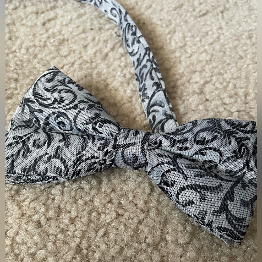 Black and grey patterned clip-on bow tie